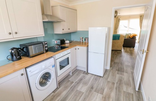 Hundleton Apartment | CRANFORD COTTAGE, pet friendly, with a garden in Pembroke