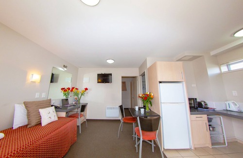 Saint Albans Hotel | Cranford Oak Motel