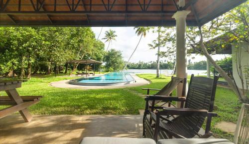 Puthenvelikara Resort | Cranganor History Café & Riverside Château