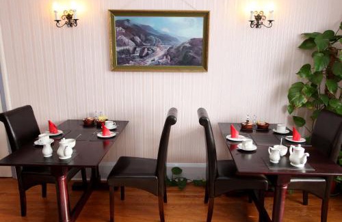 East Grinstead House | Cranston House