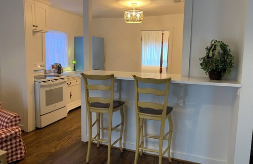 McKinney Cottage | Crape Myrtle Cottage in McKinney Historic District