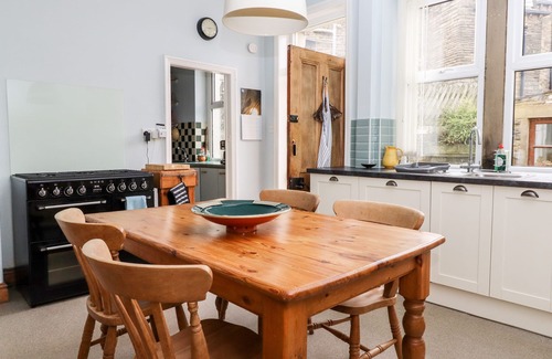 Skipton Cottage | CRAVEN HOUSE, pet friendly, character holiday cottage in Skipton