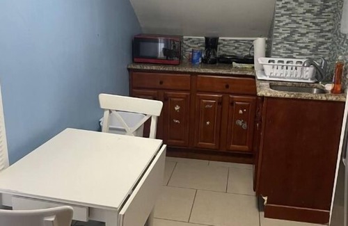 Newark Apartment | Crawford Apt #5