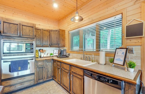 Muddy Pond Cottage | Crawford Cottage w/Fireplace & Mountain Views!