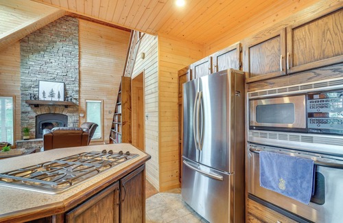 Muddy Pond Cottage | Crawford Cottage w/Fireplace & Mountain Views!