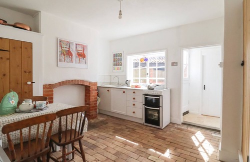 Orford Cottage | CRAYFISH COTTAGE, pet friendly, character holiday cottage in Orford