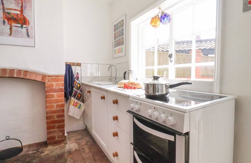 Orford Cottage | CRAYFISH COTTAGE, pet friendly, character holiday cottage in Orford