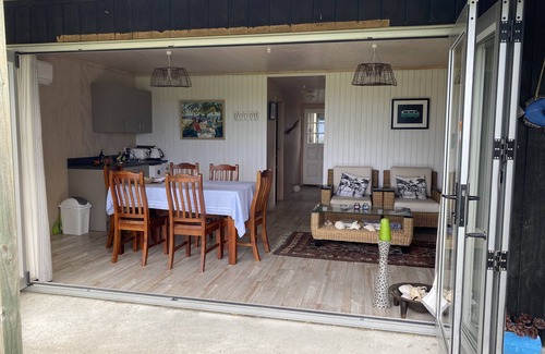 Riversdale Cottage | Craypot Cottage - Getaway from town or city. Beachfront cottage.