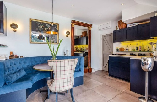 Hurley House | Crazy Fox House - Sleeps 12