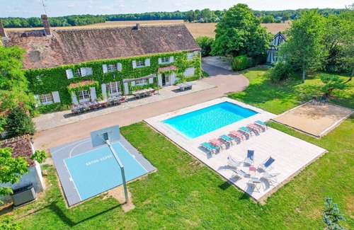 Saint-Maurice-sur-Aveyron Villa | Crazy Villa Etisseaux (45) - Heated pool - Volley court - 1h30 Paris - 45p.