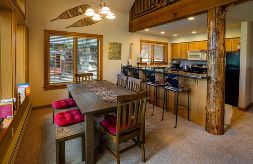 Mazama Cabin | Crazy Squirrels Cabin - 1st floor with one bedroom
