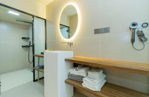 Dayan Old Town House | Crazy Stone Inn