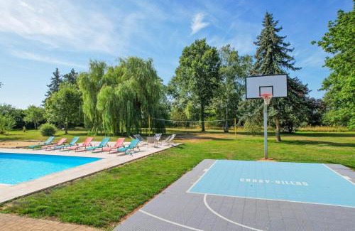 Saint-Maurice-sur-Aveyron Villa | Crazy Villa Etisseaux 45 - Heated pool - Volley court - 1h30 Paris - 45p