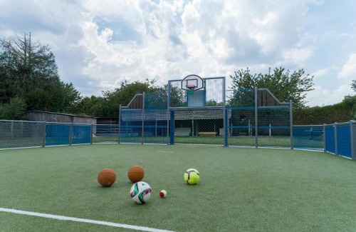 Saint-Cyr-les-Colons Villa | Crazy Villa Radar 89 - Heated pool - Multisports field - 2h Paris - 30p