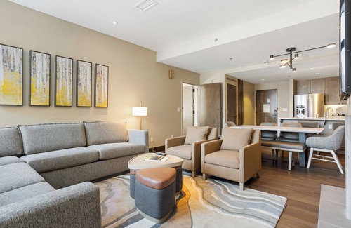 Avon Condo | CRBC-Remodeled 2024, Ski in out, Ski Valet, Dog Friendly, Resort & Spa Amenities