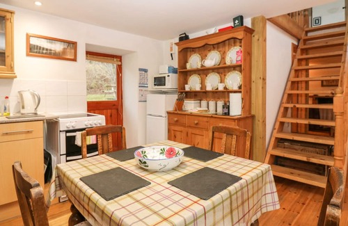 Sallachy Cottage | CREAG MHOR COTTAGE, family friendly, with open fire in Dornie