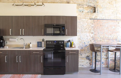 Westown Apartment | Cream City 1BR Apt - Just 3 Blocks to Fiserv with Gym and Parking