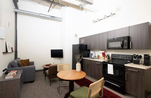 Westown Apartment | Cream City 2BR Apt - Just 3 Blocks to Fiserv with Gym and Parking