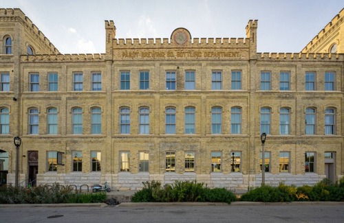 Marquette Apartment | Cream City 2BR Apt - Just 3 Blocks to Fiserv with Gym and Parking