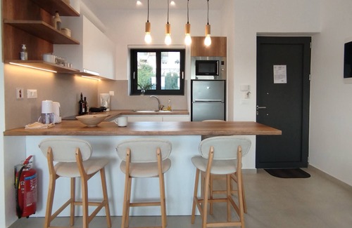 Polemarchi House | Cream Cozy Getaway - 3 Pearls Pool Retreat