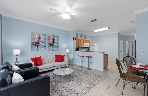 Windsor Hills House | Create Disney Memories! 3-Bed TownHome, just a 7-min drive to Disney, Book Today