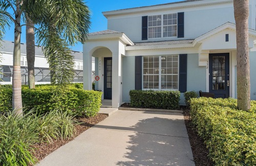 Windsor Hills House | Create Disney Memories! 3-Bed TownHome, just a 7-min drive to Disney, Book Today