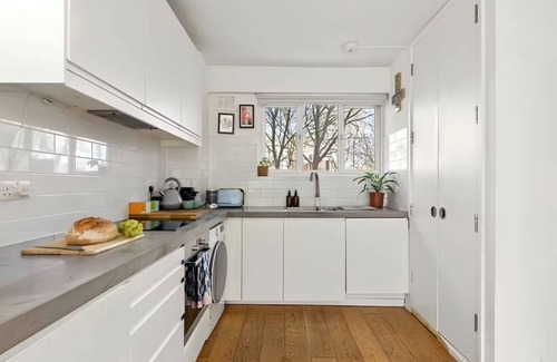 Tower Hamlets Apartment | Creative Central East London hideaway