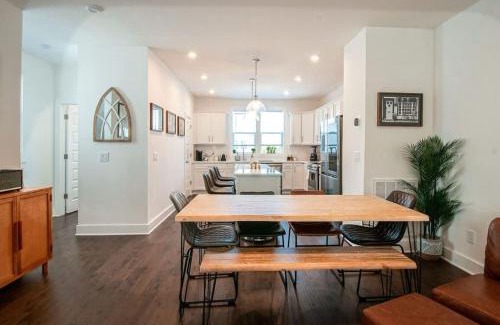 Madison House | Creative Oasis Minutes to Broadway Rooftop Deck