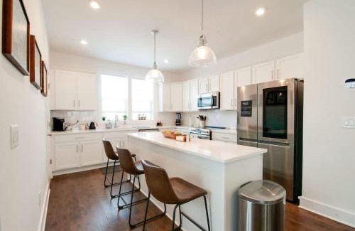 Madison House | Creative Oasis Minutes to Broadway Rooftop Deck