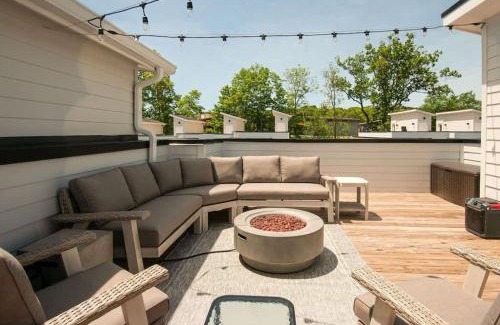 Madison House | Creative Oasis Minutes to Broadway Rooftop Deck