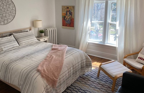 Kincardine House | Creative Retreat & Walk to the Beach!