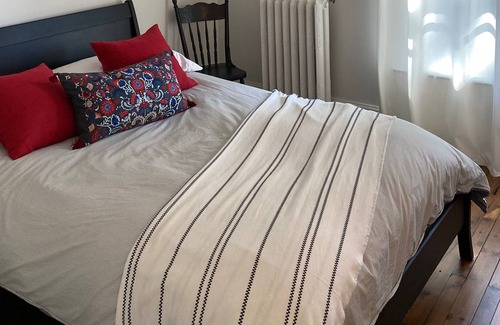 Kincardine House | Creative Retreat & Walk to the Beach!