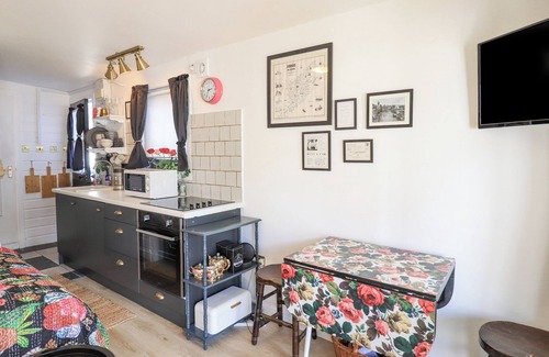 Stornoway Cottage | CREED CABIN, pet friendly, character holiday cottage in Stornoway