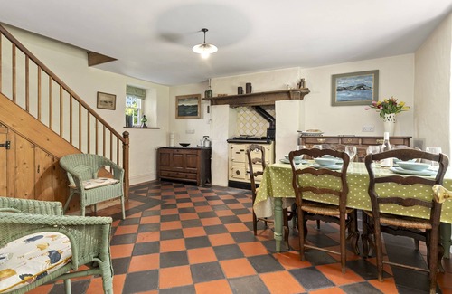 Cosheston Cottage | Creek Cottage - a cottage that sleeps 5 guests in 3 bedrooms