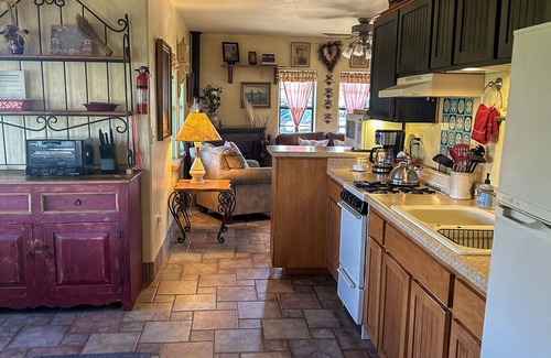 Prescott Cottage | Creek Cottage - Prescott Cabin Rentals