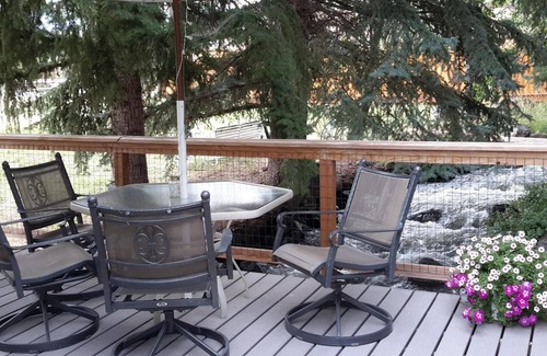 Cedaredge Bed & Breakfast | Creek Side Bed and Breakfast