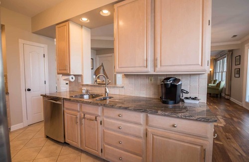 Pasadena House | Creek-Side Bliss: Unwind and Create Lasting Memories at Our Beautiful Retreat