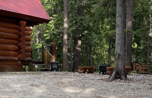 Crawford Bay Cabin | Creek side log cabin in the woods -dog friendly