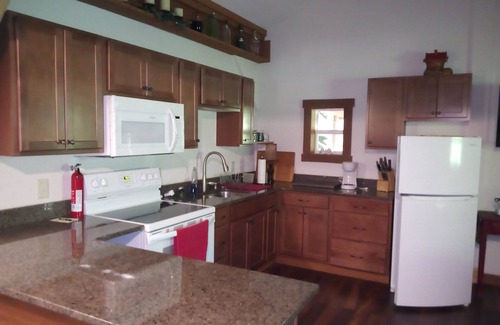 Pickens Cabin | Creek side mtn cabin Near hiking, waterfalls, lakes& golf. Pets/dogs 25lb less