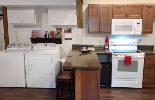 Pickens Cabin | Creek side mtn cabin Near hiking, waterfalls, lakes& golf. Pets/dogs 25lb less