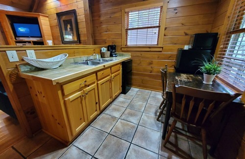 Galax Apartment | Creek Song