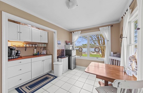 Selbyville Apartment | Creek Suite With waterfront Sunroom
