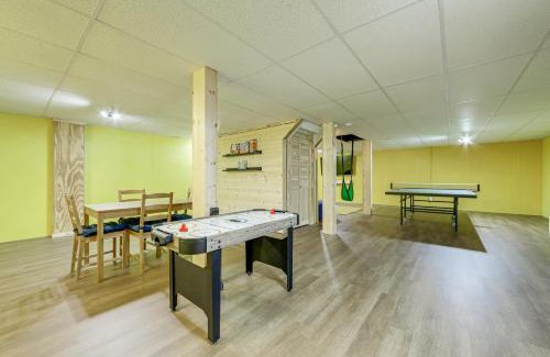 Maggie Valley House | Creek View and Hot Tub Woodsy Maggie Valley Cottage