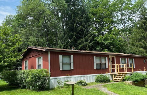 Livingston Manor House | Creekfront Getaway w/ Deck in Livingston Manor!