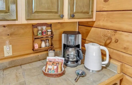 Maggie Valley Cabin | Creekfront in the Heart of Maggie Valley
