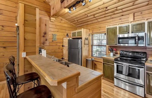 Maggie Valley Cabin | Creekfront in the Heart of Maggie Valley