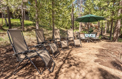 Cascadel Woods House | Creeks, Pond, Forest Hiking, Relaxing, Yosemite 35 Miles, Bass Lake 4 Miles