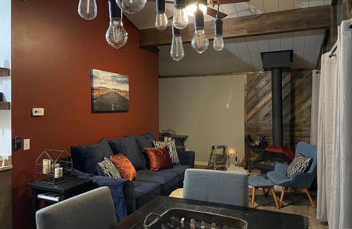 Jasper House | Creekside 2 BR overlooking waterfall and golf course