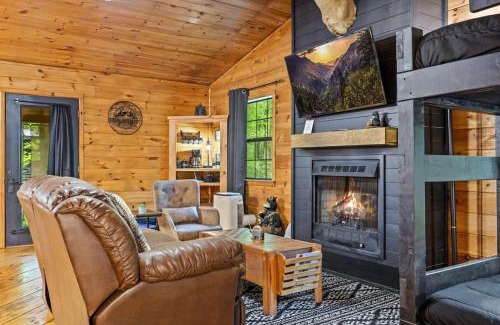 Rocky Grove House | Creekside - 7 Min to Park 20 Min to Gatlinburg