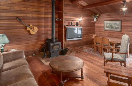 East Kootenay House | Creekside Cabin